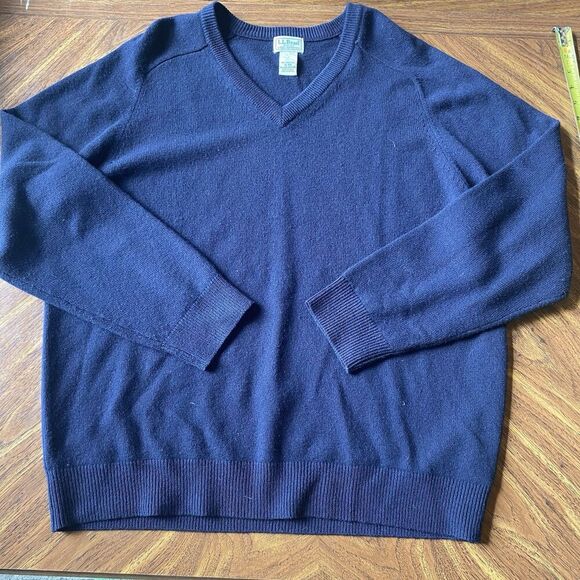 LL Bean 100% Lambs Wool Sweater Mens X-Large Navy V-Neck Casual Outdoors Classic - Picture 1 of 5